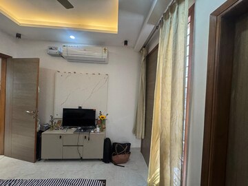Furnished Amenities in 2 BHK Builder Floor at Super Mart 1, Sector 27 – for Rent