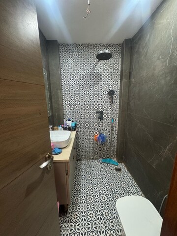 Building Lobby in 2 BHK Builder Floor at Super Mart 1, Sector 27 – for Rent