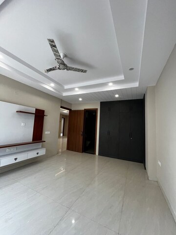 Furnished Amenities in 3 BHK Builder Floor at Anant Raj Ashok Estate, Sector 63a – for Rent
