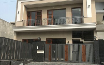 Plot For Sale in Sector 111