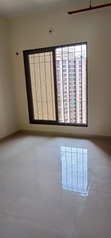 Room in 1.5 BHK Apartment at Dosti Planet North, Shilphata – for Rent