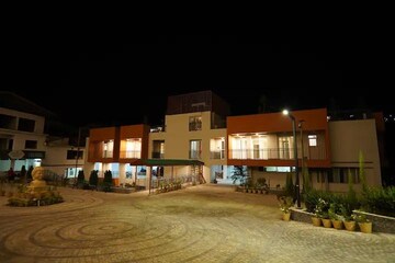 1.5 BHK Apartment – Exterior View View at Mall Road - for Sale