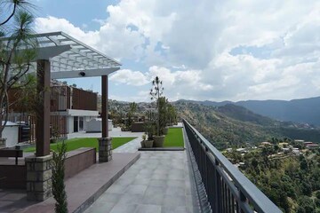 1.5 BHK Apartment – Exterior View View at Mall Road - for Sale