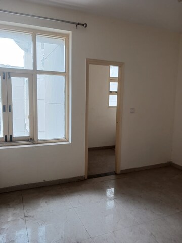 Room in 3 BHK Apartment at Amolik Sankalp, Sector 85 – for Rent