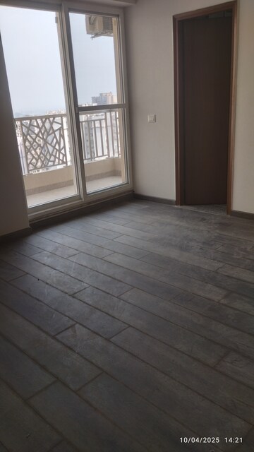 Room in 4 BHK Apartment at ABA Ivy County, Sector 75 – for Sale