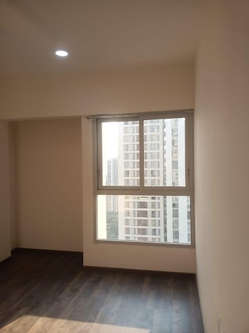 Room in 2 BHK Apartment at Piramal Vaikunth, Balkum Pada – for Rent