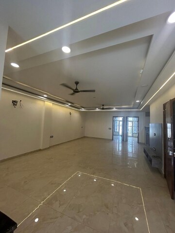 Room in 4 BHK Builder Floor at Sector 19, Dwarka – for Rent