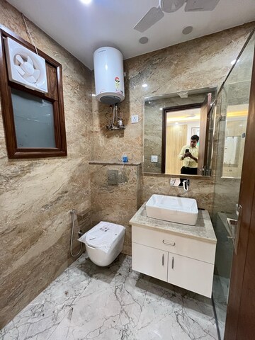 Master Bedroom in 3 BHK Builder Floor at Kalkaji – for Rent