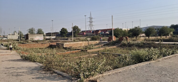 Garden, upsidc site b  60 Sq.Yd. Plot In Upsidc Site B Greater Noida 8464411