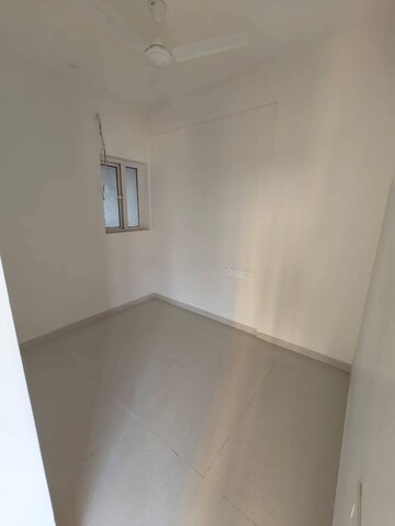 Master Bedroom in 2.5 BHK Apartment at Omkar Signet, Malad East – for Rent