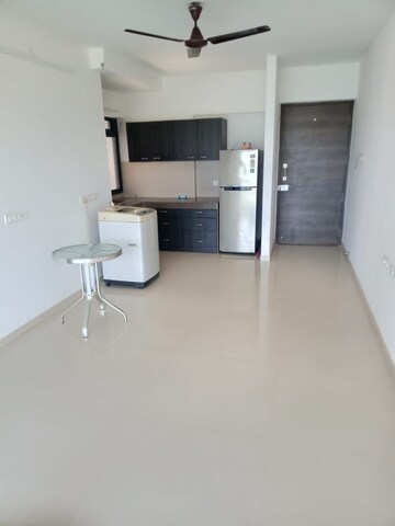 Room in 2 BHK Apartment at Kanakia Rainforest, Andheri East – for Rent