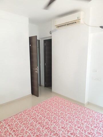 Room in 2 BHK Apartment at Kanakia Rainforest, Andheri East – for Rent