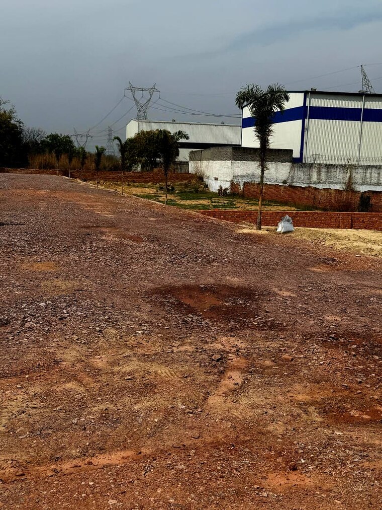 Garden, upsidc site b  100 Sq.Yd. Plot In Upsidc Site B Greater Noida 8464445