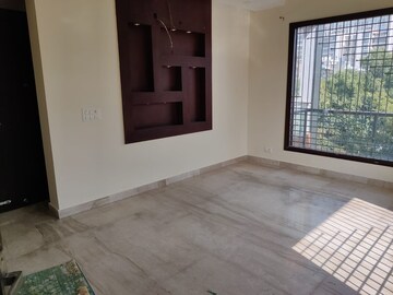 Room in 3 BHK Builder Floor at Unitech Nirvana Country Cedar Crest, Sector 50 – for Rent