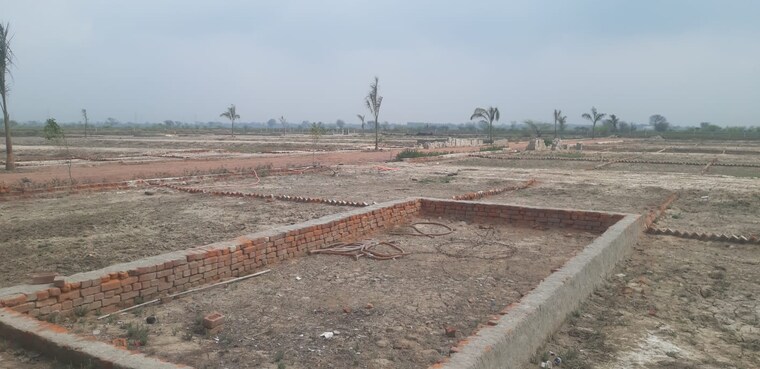 Garden, upsidc site b  150 Sq.Yd. Plot In Upsidc Site B Greater Noida 8464475