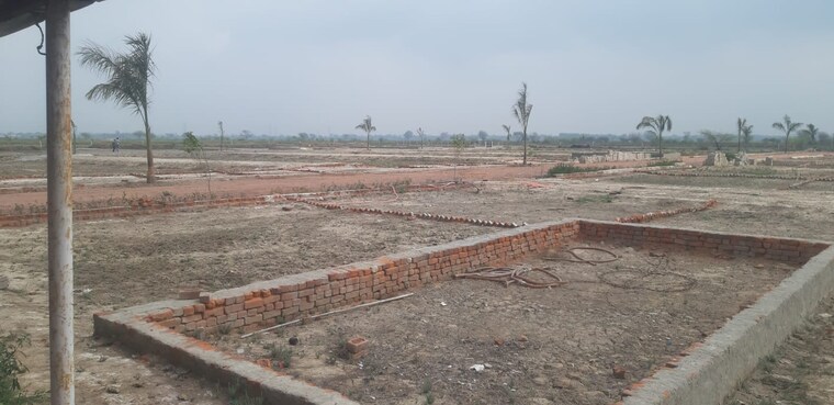 Garden, upsidc site b  150 Sq.Yd. Plot In Upsidc Site B Greater Noida 8464475
