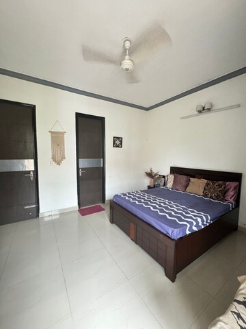 Bedroom in 3 BHK Builder Floor at Ardee City, Sector 52 – for Rent