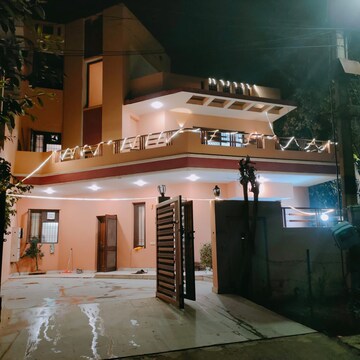 Master Bedroom in 3 BHK Builder Floor at Ansal Plaza Sector-23, Sector 23 – for Rent