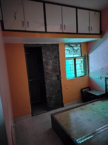 Room in 2 BHK Apartment at Arun Vihar Sector 37, Sector 37 – for Rent