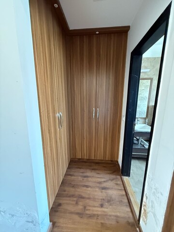 Furnished Amenities in 4 BHK Apartment at Oasis Apartments, Sector 55 – for Rent