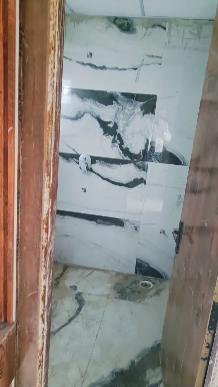 Bathroom, upsidc site b 3 Bedroom 1750 Sq.Ft. Builder Floor In Upsidc Site B Greater Noida 8464847