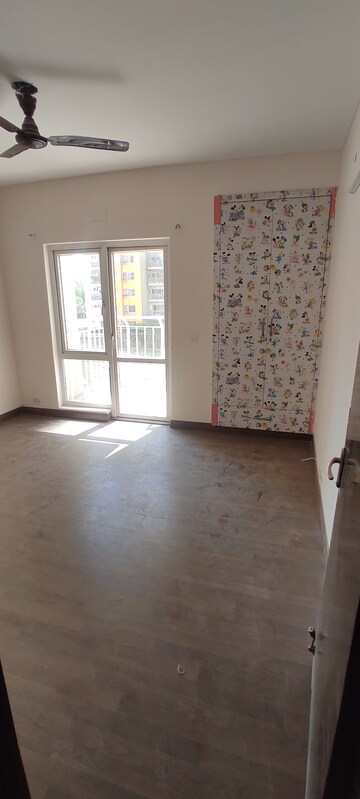 Room in 3.5 BHK Apartment at BPTP Park Grandeura, Sector 82 – for Rent