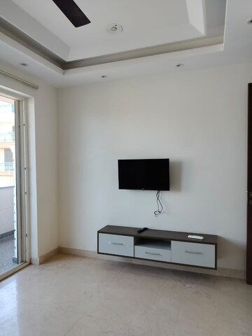 Master Bedroom in 4 BHK Builder Floor at Queens Plaza, Sector 43 – for Rent