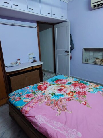 Bedroom in 2 BHK Apartment at Tarapore Towers, Andheri West – for Rent