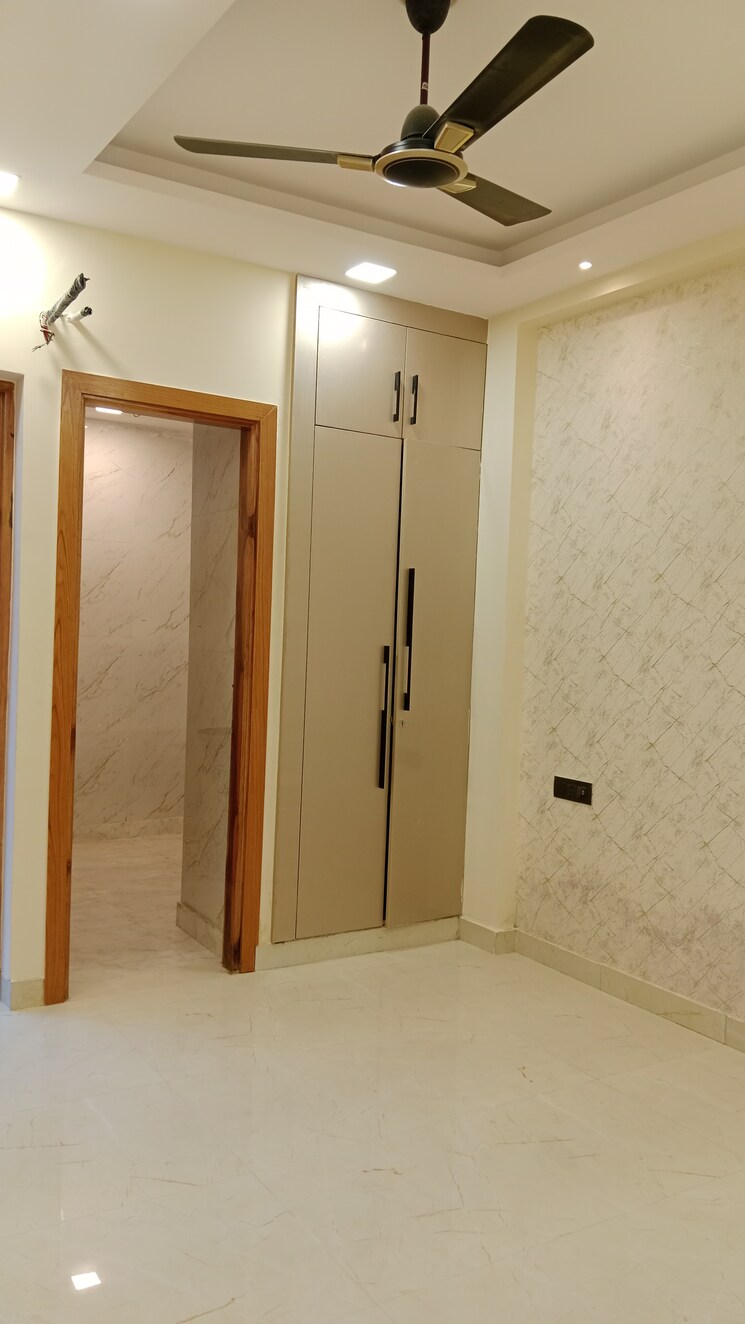 undefined, sector 85 4 Bedroom 250 Sq.Yd. Builder Floor In Sector 85 Faridabad 8464861