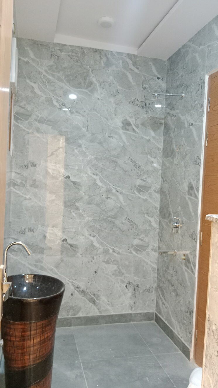 Bathroom, sector 85 4 Bedroom 250 Sq.Yd. Builder Floor In Sector 85 Faridabad 8464861