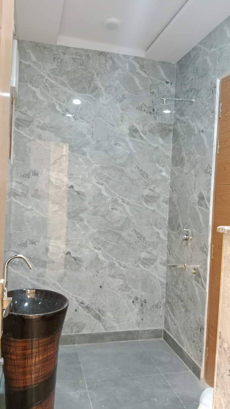 Bathroom, sector 85 4 Bedroom 250 Sq.Yd. Builder Floor In Sector 85 Faridabad 8464861