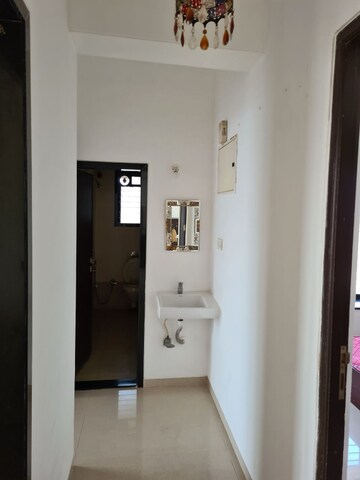 Room in 1 BHK Apartment at Goregaon West – for Rent