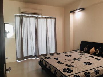 Bedroom in 4 BHK Apartment at Parsvnath Exotica, Sector 53 – for Rent