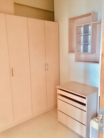 Room in 4 BHK Apartment at Parsvnath Exotica, Sector 53 – for Rent