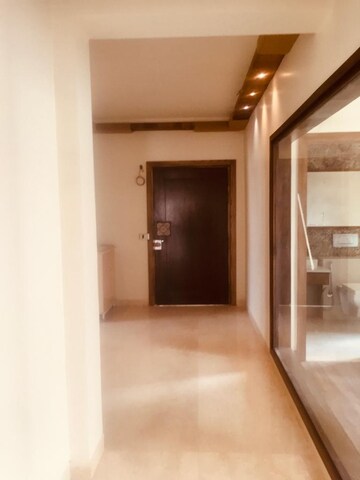 Room in 4 BHK Apartment at Parsvnath Exotica, Sector 53 – for Rent