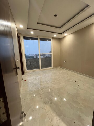 Room in 3 BHK Builder Floor at Sainik Plaza, Sector 49 – for Sale