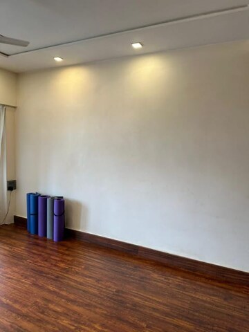 Room in 3 BHK Apartment at Peddar Road – for Sale
