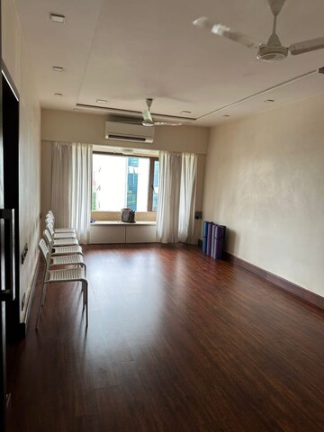Room in 3 BHK Apartment at Peddar Road – for Sale