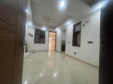 Furnished Amenities in 3 BHK Builder Floor at Saket – for Rent
