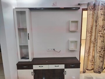 Room in 2 BHK Apartment at Tragad – for Rent