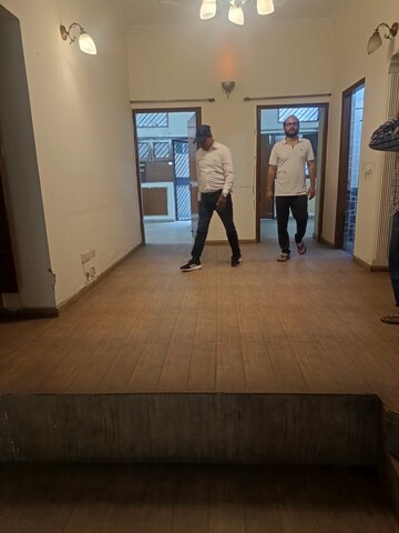 Master Bedroom in 3 BHK Independent House at Sector 31 – for Rent