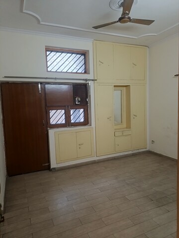 Master Bedroom in 3 BHK Independent House at Sector 31 – for Rent