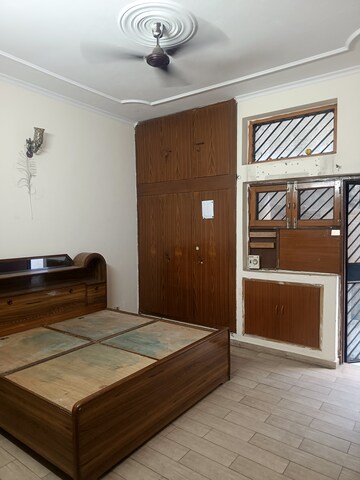 Master Bedroom in 3 BHK Independent House at Sector 31 – for Rent