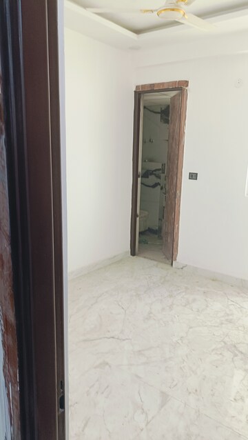 Master Bedroom in 3 BHK Builder Floor at Knowledge Park V Greater Noida – for Sale