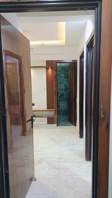 Furnished Amenities in 3 BHK Builder Floor at Knowledge Park V Greater Noida – for Sale