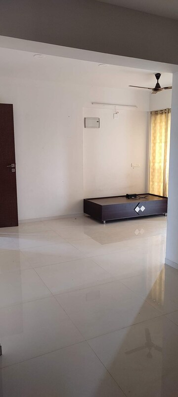 Room in 3 BHK Apartment at Zundal – for Rent