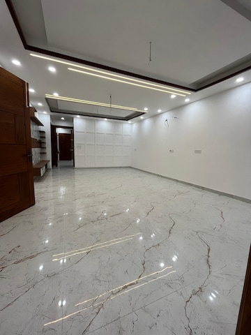 Room in 3 BHK Builder Floor at Sainik Plaza, Sector 49 – for Sale