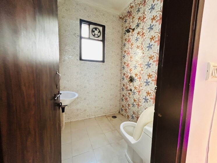 Bathroom, saket 2 Bedroom 900 Sq.Ft. Apartment In Saket Delhi 8465335
