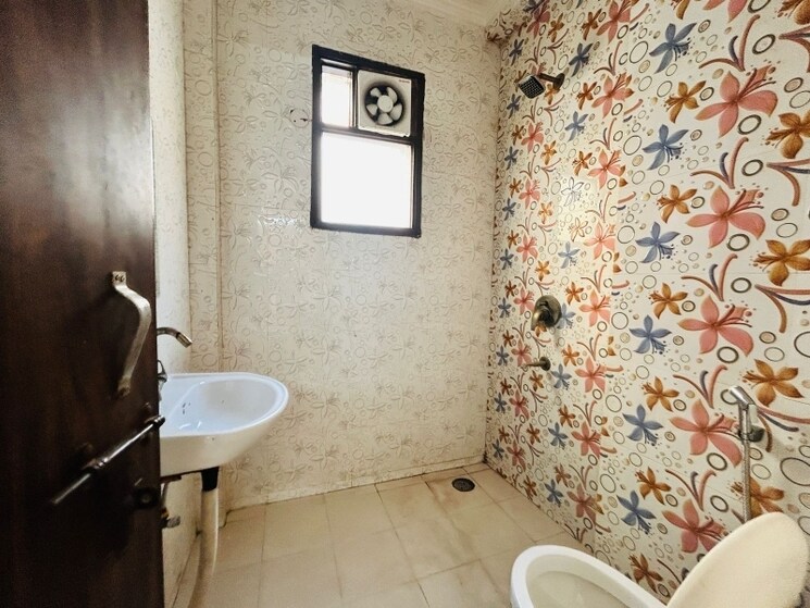 Bathroom, saket 2 Bedroom 900 Sq.Ft. Apartment In Saket Delhi 8465335
