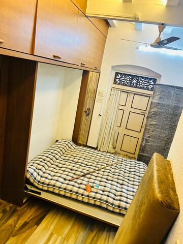 Bedroom in 2 BHK Apartment at Grant Road – for Rent